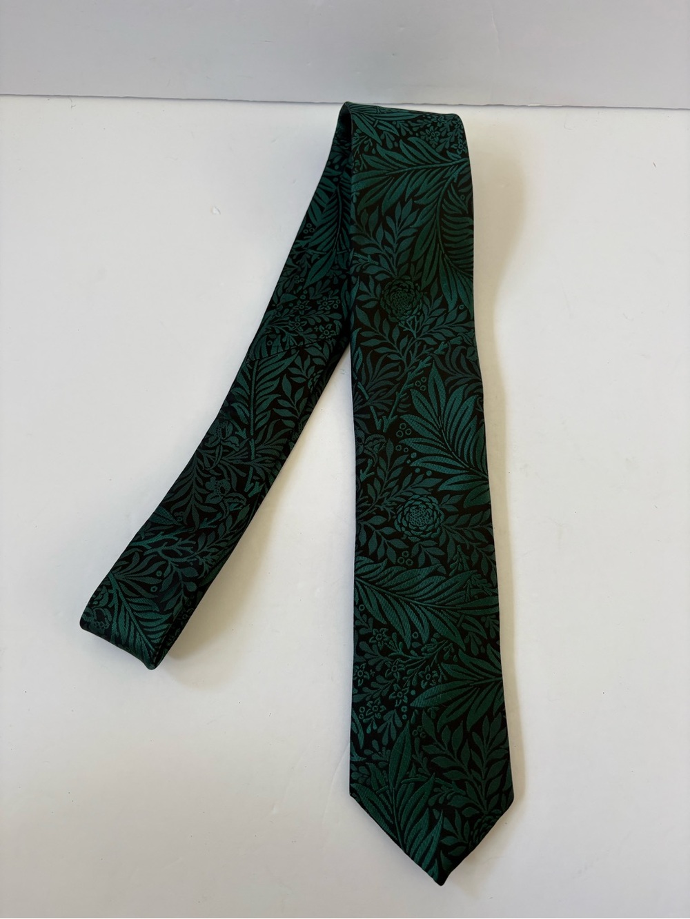 Jos.A.Bank Silk BlendTropical Floral Tie Green Black Academia Career Preppy Work